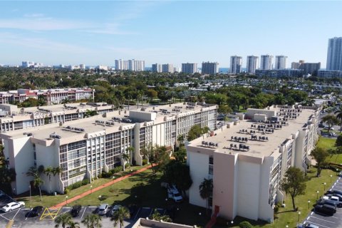 Condo à Hallandale Beach, Floride, 2 chambres  № 2069371