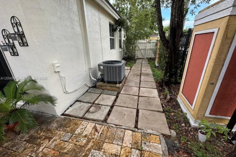Casa en alquiler en Homestead, Florida, 2 dormitorios, 97.18 m2 № 2086169 - foto 3