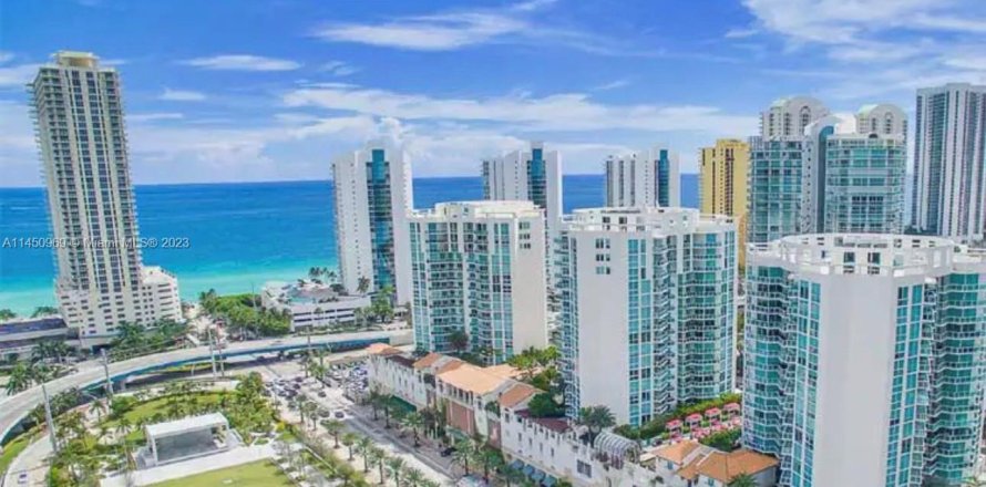 Condominio en Sunny Isles Beach, Florida, 3 dormitorios  № 1972581