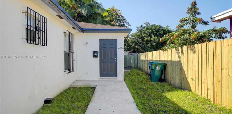 Villa ou maison à Miami, Floride 3 chambres, 95.69 m2 № 1839567