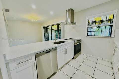 Touwnhouse à louer à Miami Lakes, Floride: 2 chambres, 135.64 m2 № 1889469 - photo 13