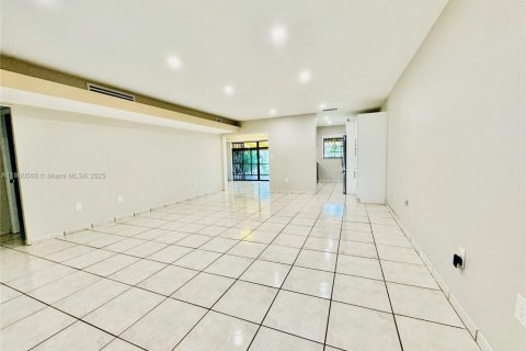 Touwnhouse à louer à Miami Lakes, Floride: 2 chambres, 135.64 m2 № 1889469 - photo 8