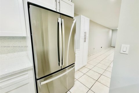 Touwnhouse à louer à Miami Lakes, Floride: 2 chambres, 135.64 m2 № 1889469 - photo 11