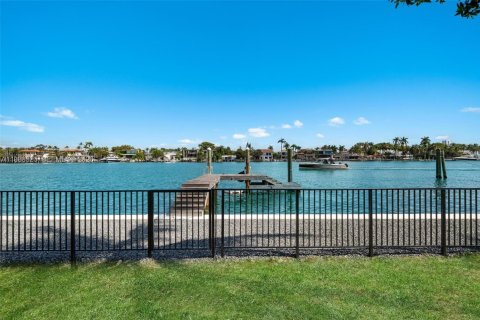 Купить виллу или дом в Майами-Бич, Флорида № 2050363 - фото 12