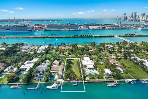 Студия в Майами-Бич, Флорида № 2050363