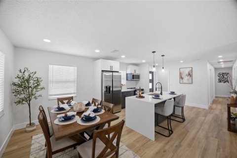 House in Clearwater, Florida 4 bedrooms, 137.5 sq.m. № 2157728 - photo 9