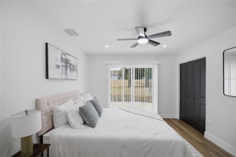 House in Clearwater, Florida 4 bedrooms, 137.5 sq.m. № 2157728 - photo 16