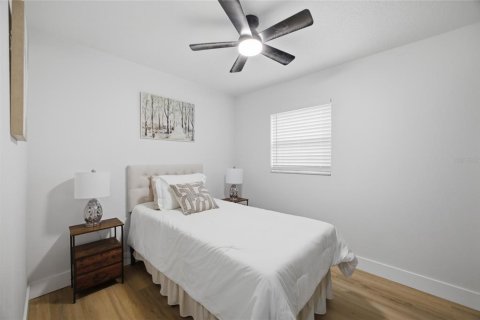 House in Clearwater, Florida 4 bedrooms, 137.5 sq.m. № 2157728 - photo 17