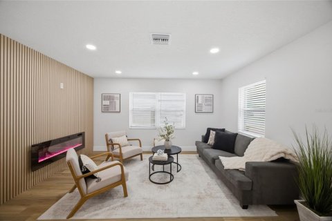 House in Clearwater, Florida 4 bedrooms, 137.5 sq.m. № 2157728 - photo 5
