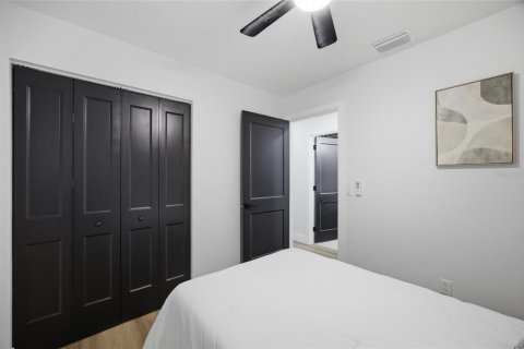 House in Clearwater, Florida 4 bedrooms, 137.5 sq.m. № 2157728 - photo 18