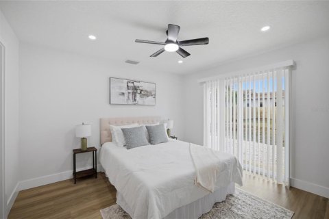 House in Clearwater, Florida 4 bedrooms, 137.5 sq.m. № 2157728 - photo 14