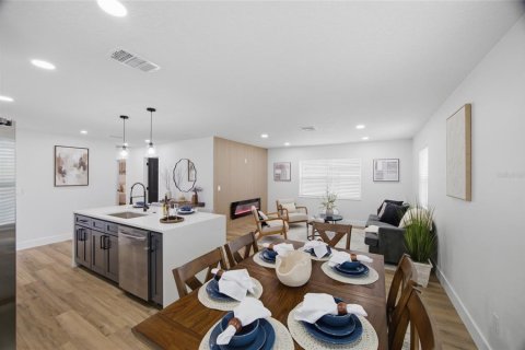 House in Clearwater, Florida 4 bedrooms, 137.5 sq.m. № 2157728 - photo 12