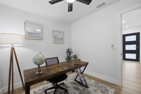 House in Clearwater, Florida 4 bedrooms, 137.5 sq.m. № 2157728 - photo 26