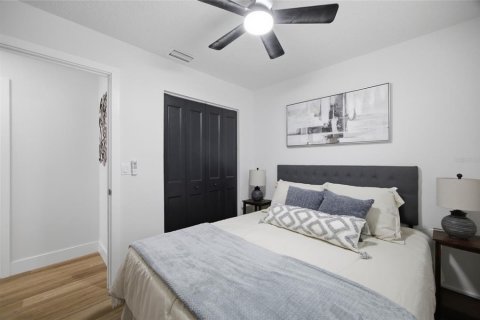 House in Clearwater, Florida 4 bedrooms, 137.5 sq.m. № 2157728 - photo 20