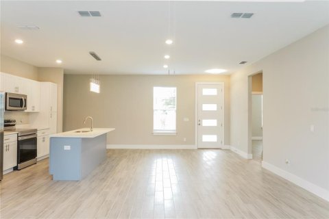 Casa en alquiler en Kissimmee, Florida, 4 dormitorios, 155.15 m2 № 2167057 - foto 2