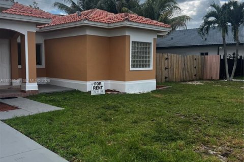 Casa en alquiler en Homestead, Florida, 3 dormitorios, 161.65 m2 № 1996145 - foto 4