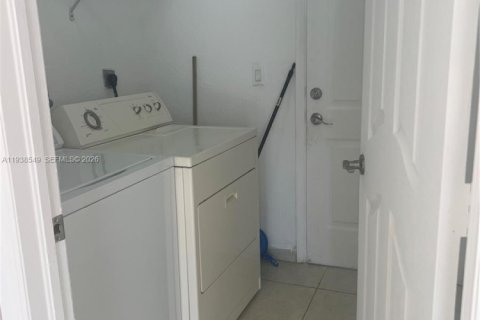 Casa en alquiler en Homestead, Florida, 3 dormitorios, 161.65 m2 № 1996145 - foto 8