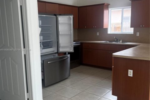 Casa en alquiler en Homestead, Florida, 3 dormitorios, 161.65 m2 № 1996145 - foto 21