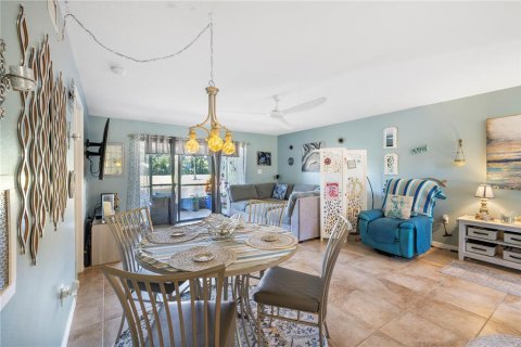 Condo in Sebastian, Florida, 2 bedrooms  № 1793625 - photo 15
