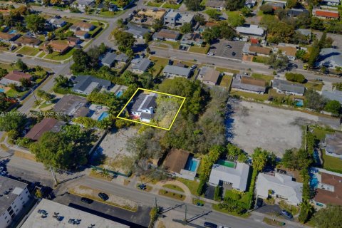 Casa en venta en Miami, Florida, 7 dormitorios, 315.12 m2 № 2033842 - foto 16