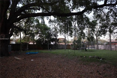 Casa en venta en Miami, Florida, 7 dormitorios, 315.12 m2 № 2033842 - foto 4