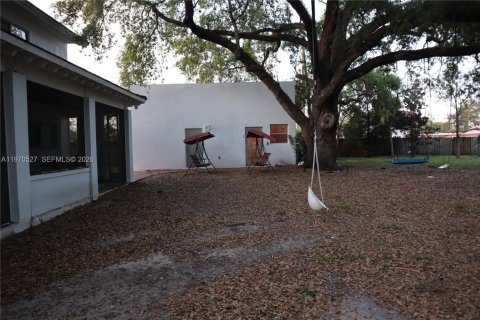 Casa en venta en Miami, Florida, 7 dormitorios, 315.12 m2 № 2033842 - foto 2