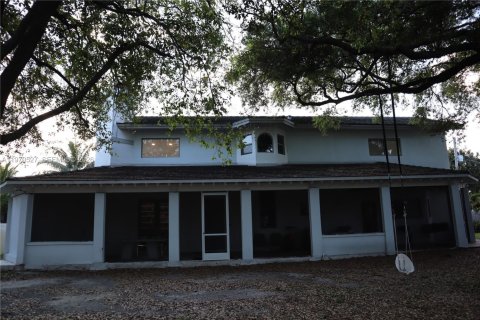 Casa en Miami, Florida 7 dormitorios, 315.12 m2 № 2033842