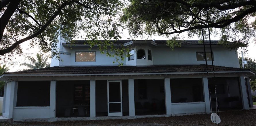 Casa en Miami, Florida 7 dormitorios, 315.12 m2 № 2033842