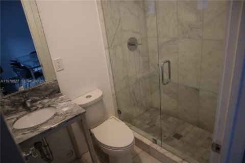 Casa en venta en Miami, Florida, 7 dormitorios, 315.12 m2 № 2033842 - foto 14