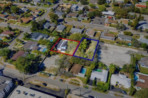 Casa en venta en Miami, Florida, 7 dormitorios, 315.12 m2 № 2033842 - foto 18