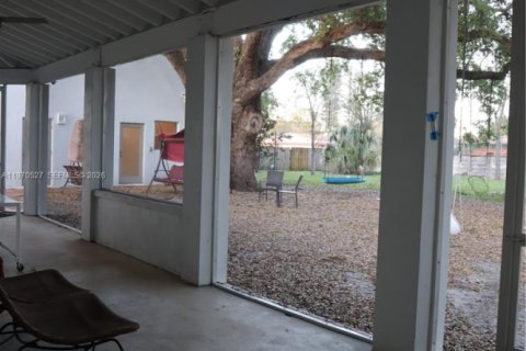 Casa en venta en Miami, Florida, 7 dormitorios, 315.12 m2 № 2033842 - foto 5