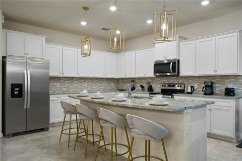 House in Davenport, Florida 10 bedrooms, 408.68 sq.m. № 1743716 - photo 11