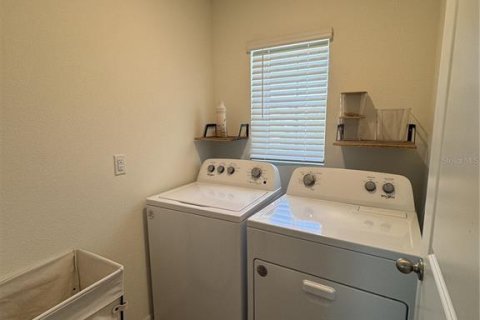 House in Palmetto, Florida 3 bedrooms, 142.05 sq.m. № 2205976 - photo 14