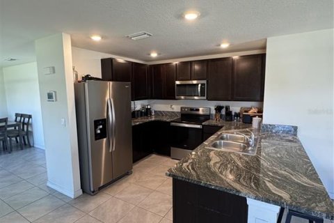 House in Palmetto, Florida 3 bedrooms, 142.05 sq.m. № 2205976 - photo 2