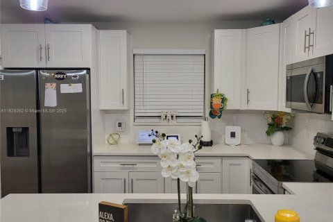 House in Palm Beach Gardens, Florida 3 bedrooms, 110.37 sq.m. № 1808980 - photo 6