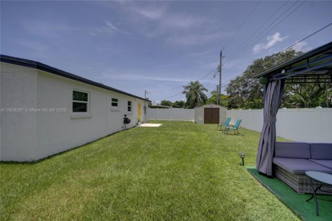 House in Palm Beach Gardens, Florida 3 bedrooms, 110.37 sq.m. № 1808980 - photo 23