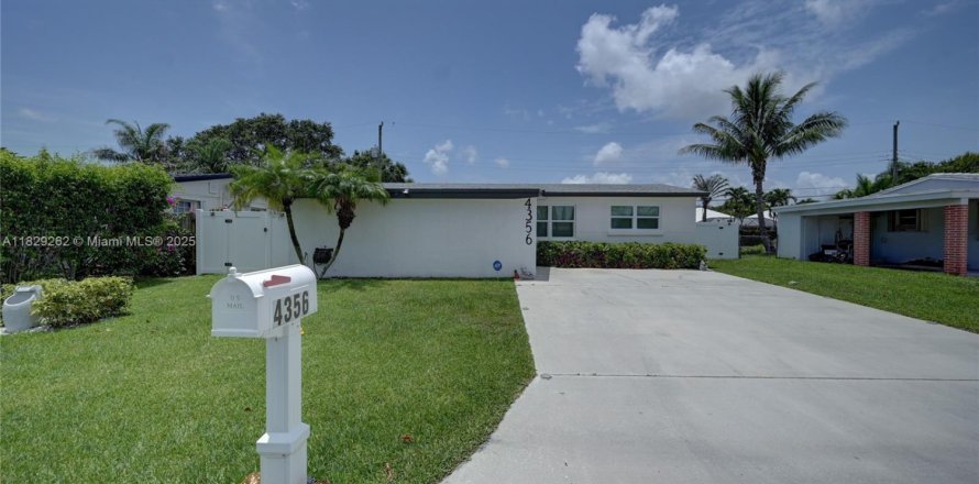House in Palm Beach Gardens, Florida 3 bedrooms, 110.37 sq.m. № 1808980