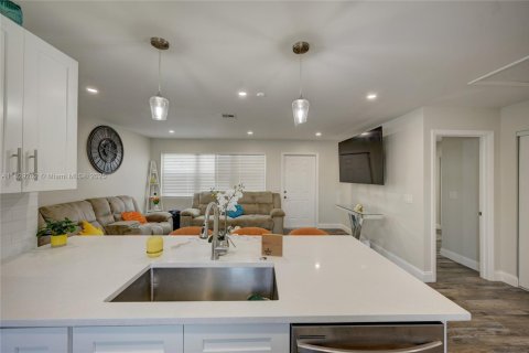 House in Palm Beach Gardens, Florida 3 bedrooms, 110.37 sq.m. № 1808980 - photo 9