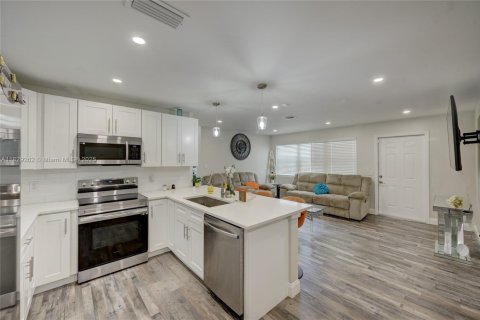 House in Palm Beach Gardens, Florida 3 bedrooms, 110.37 sq.m. № 1808980 - photo 11