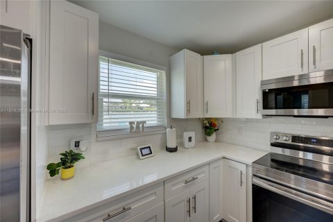 House in Palm Beach Gardens, Florida 3 bedrooms, 110.37 sq.m. № 1808980 - photo 10