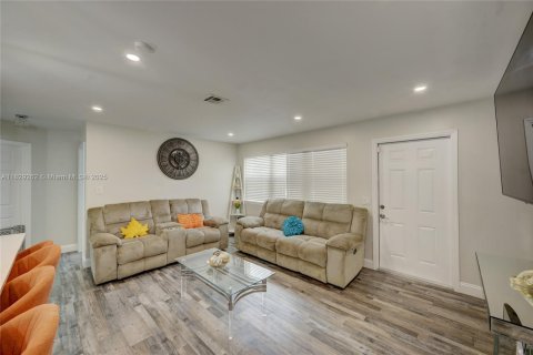 House in Palm Beach Gardens, Florida 3 bedrooms, 110.37 sq.m. № 1808980 - photo 16