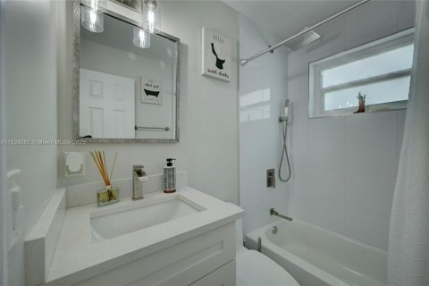 House in Palm Beach Gardens, Florida 3 bedrooms, 110.37 sq.m. № 1808980 - photo 25