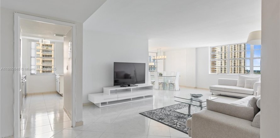 Condo à Sunny Isles Beach, Floride, 2 chambres № 1895378