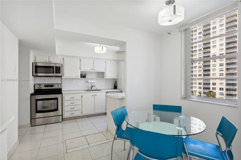 Copropriété à louer à Sunny Isles Beach, Floride: 2 chambres, 143.44 m2 № 1895378 - photo 5