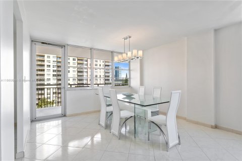 Copropriété à louer à Sunny Isles Beach, Floride: 2 chambres, 143.44 m2 № 1895378 - photo 4