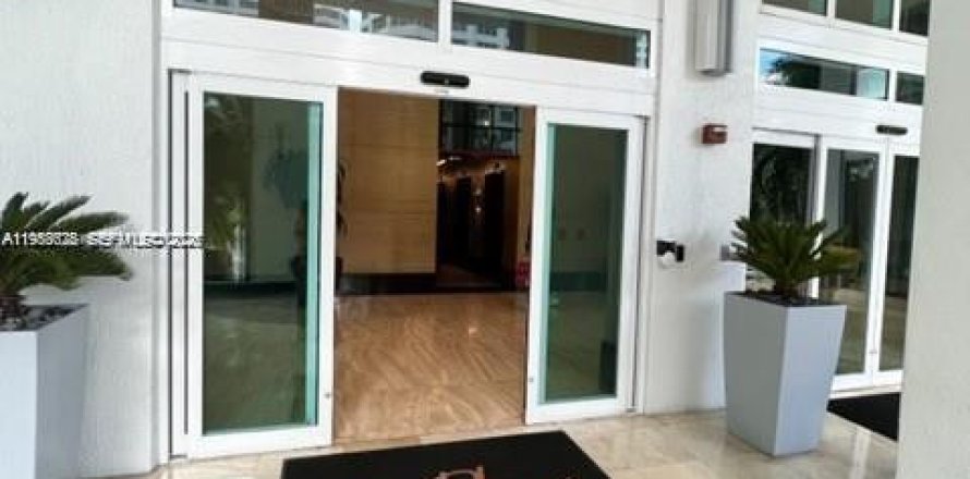 Кондоминиум с 1 спальней в Майами, Флорида № 2049438