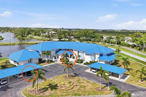 Condo in Bradenton, Florida, 2 bedrooms № 2202488 - photo 2