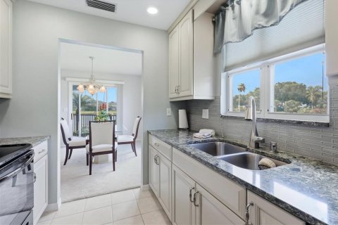 Condo in Bradenton, Florida, 2 bedrooms № 2202488 - photo 17