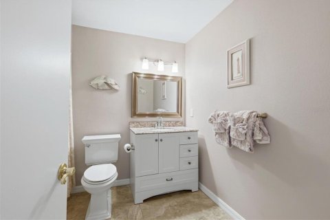 Condo in Bradenton, Florida, 2 bedrooms № 2202488 - photo 27