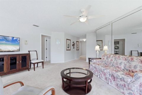 Condo in Bradenton, Florida, 2 bedrooms № 2202488 - photo 12